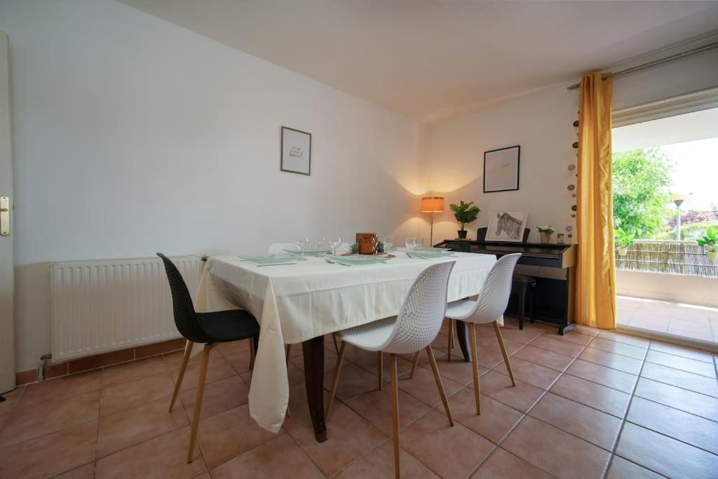 Appartement Tout Equipe Terrasse Et Parking Prive Marsella Exterior foto